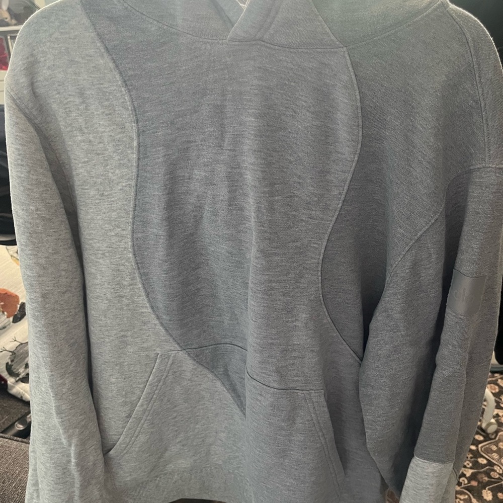 ALO Yoga Heather Gray Sweatshirt